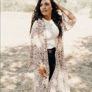 Carly Jean Floral Kimono size xs